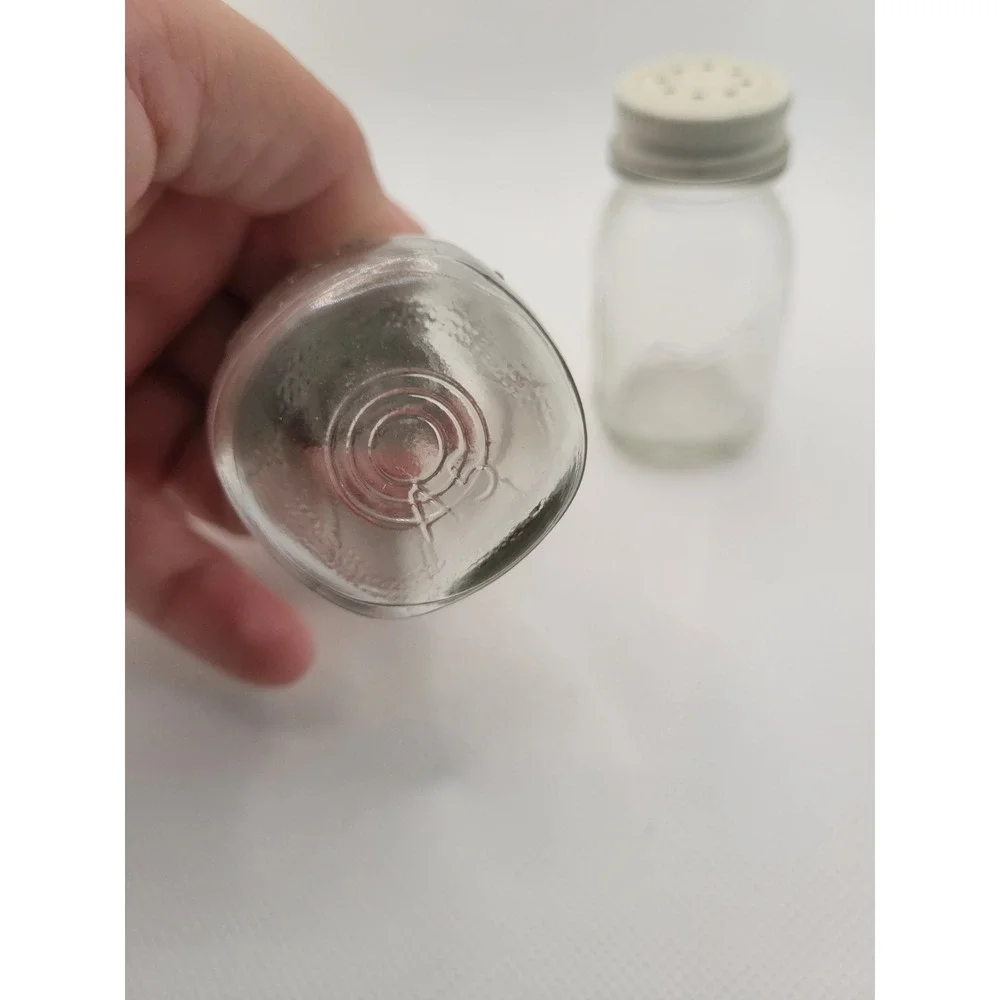 Vintage Ball Mason Jar Salt and Pepper‎ Shakers Clear Glass Blue White Lids Set
